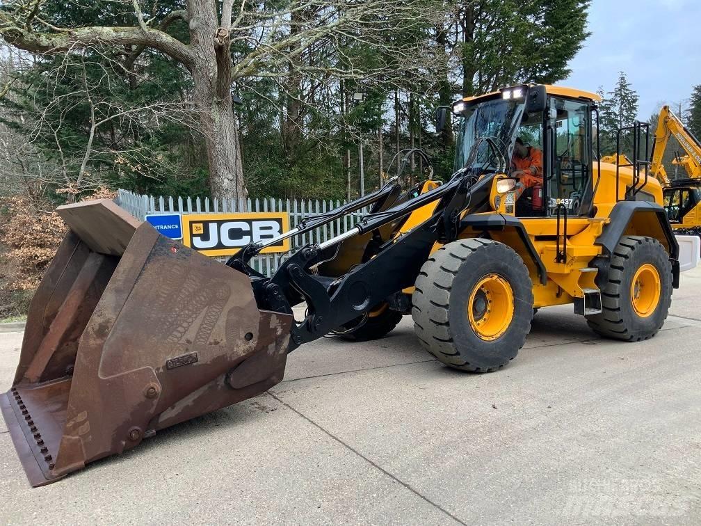 JCB 437 HT Колесни товарачи
