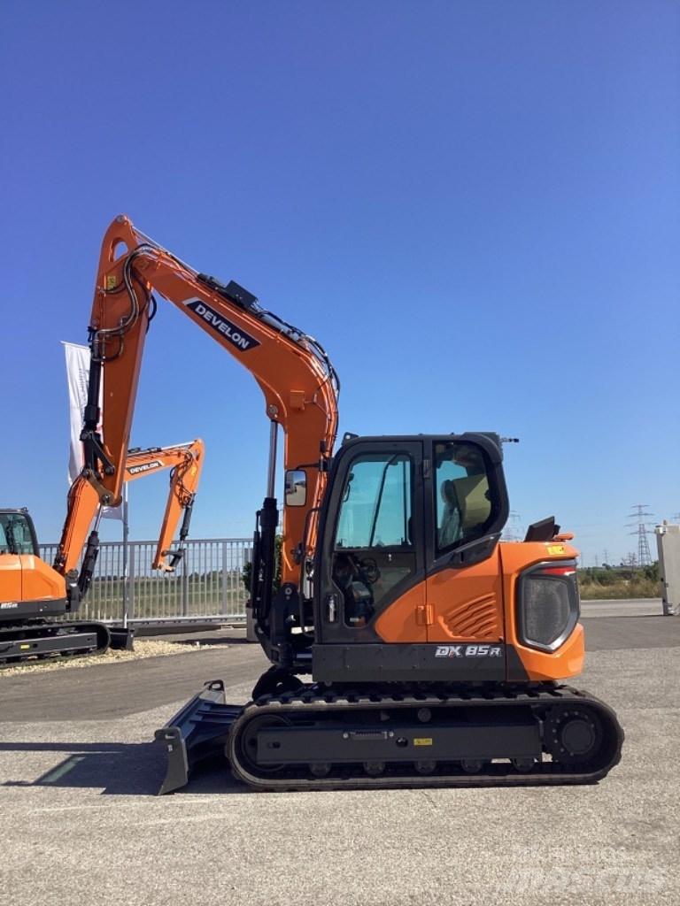 Develon DX85R-7 Средни екскаватори 7т - 12т