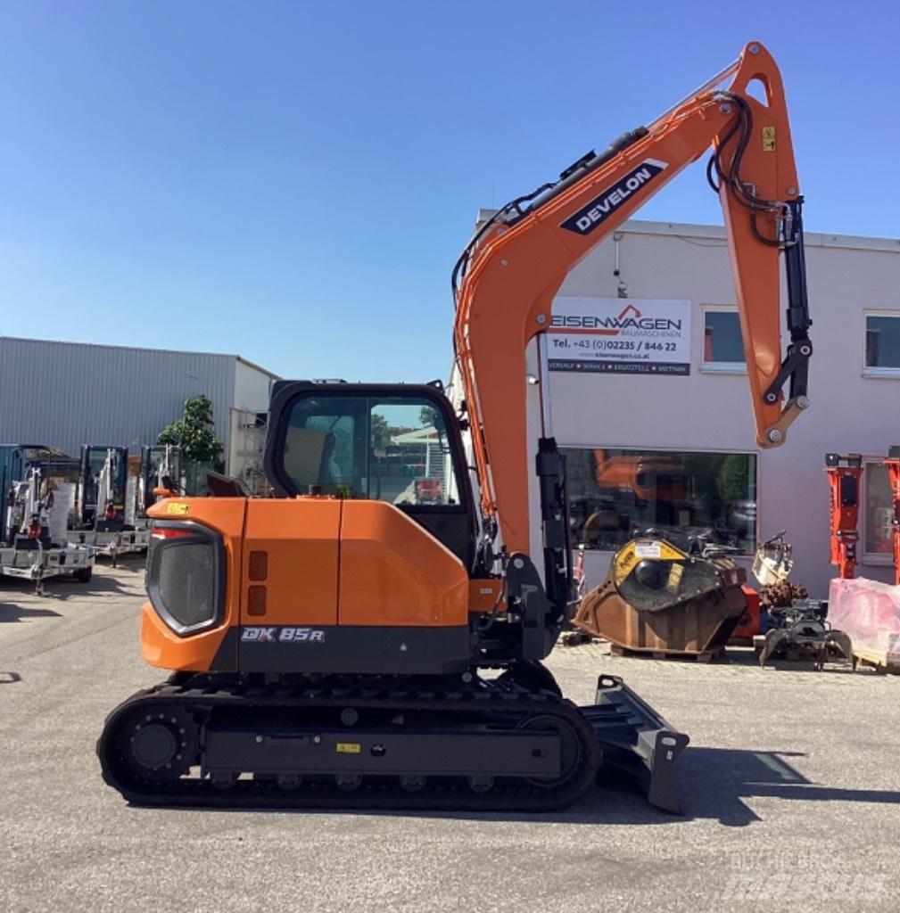 Develon DX85R-7 Средни екскаватори 7т - 12т