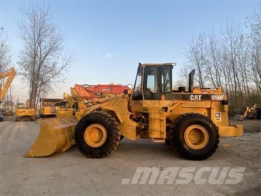CAT 950F Колесни товарачи