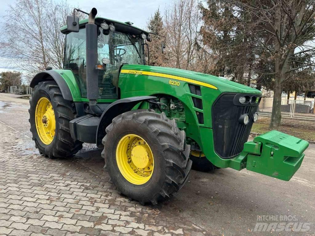 John Deere 8230 Трактори