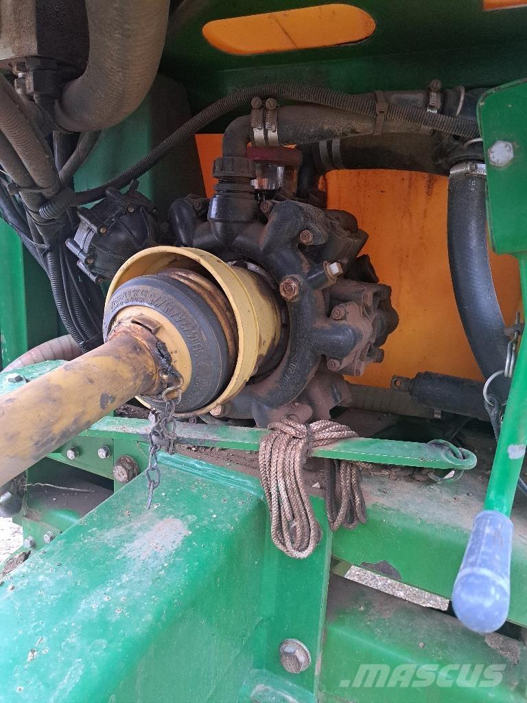 John Deere 732 Прикачни пръскачки
