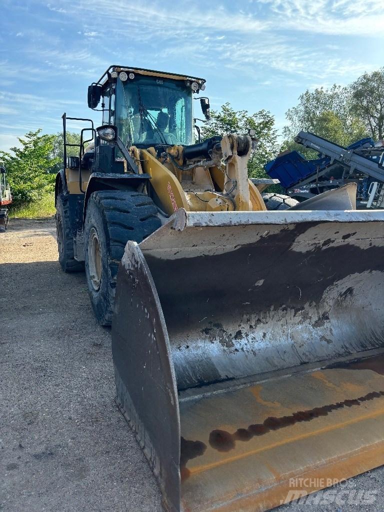 CAT 966m Колесни товарачи