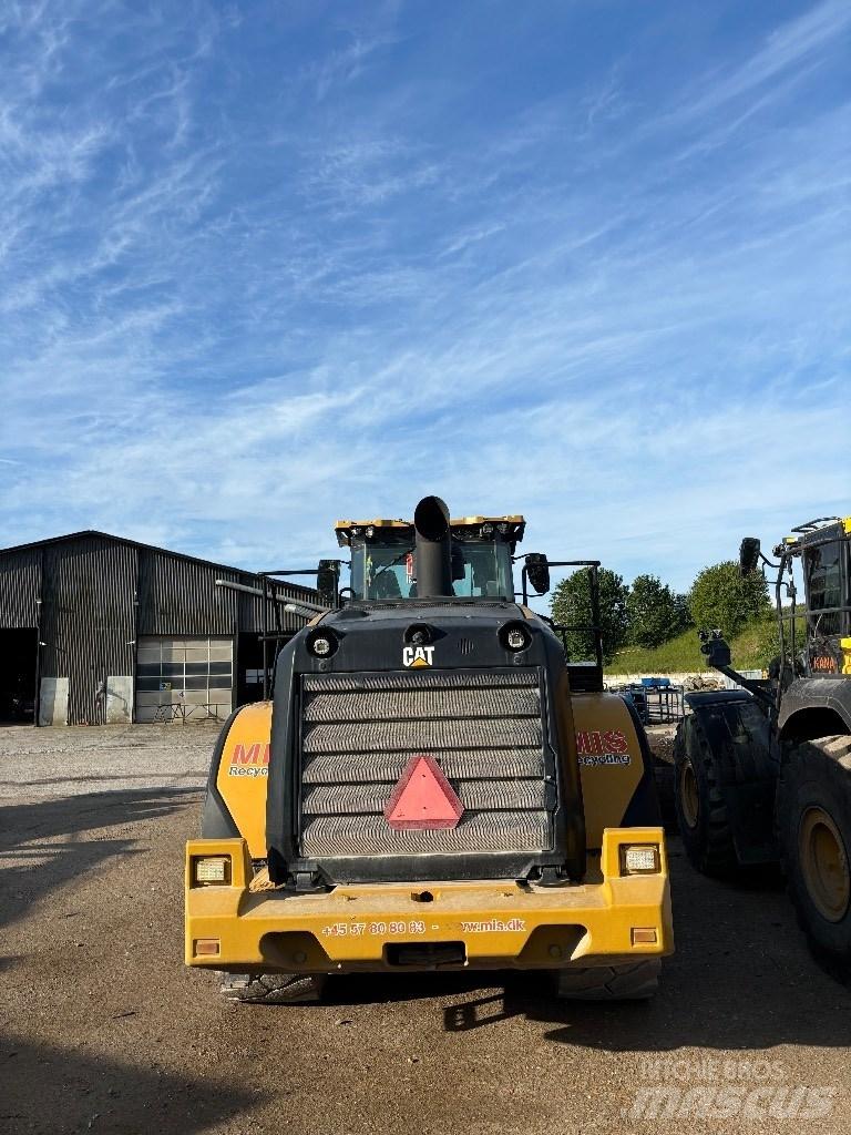 CAT 966m Колесни товарачи