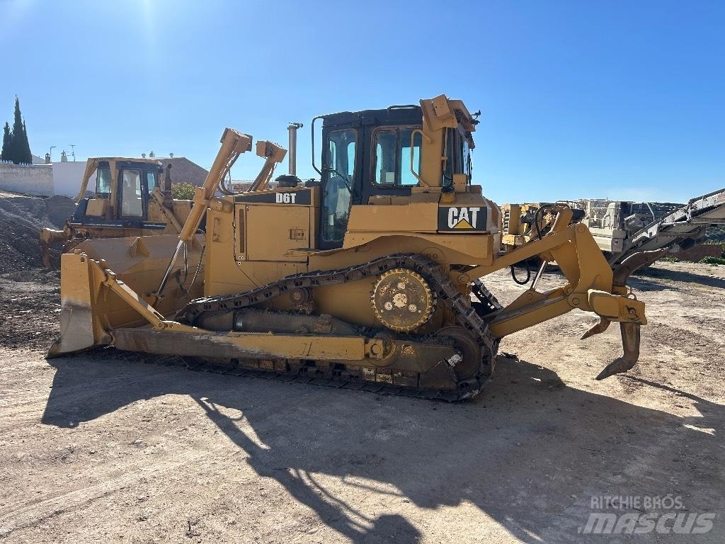 CAT D 6 T XL Верижни булдозери
