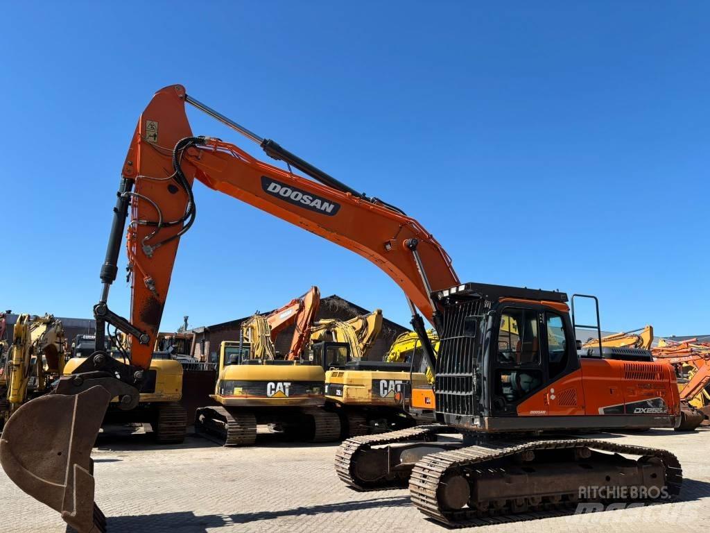 Doosan DX 255 NLC-5 Верижен екскаватор