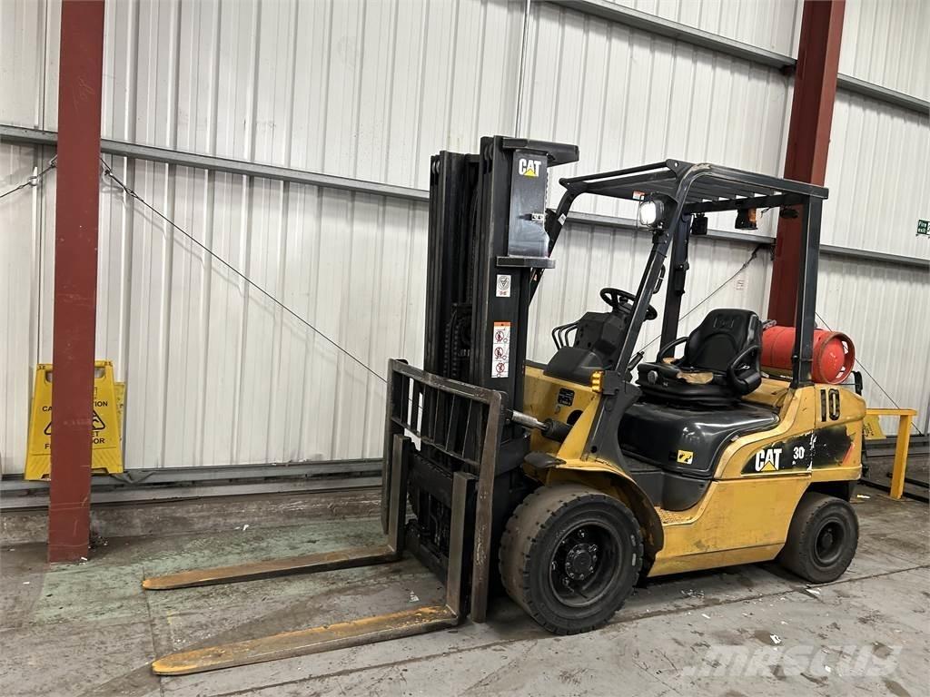 CAT GP30NT Камиони с АГУ