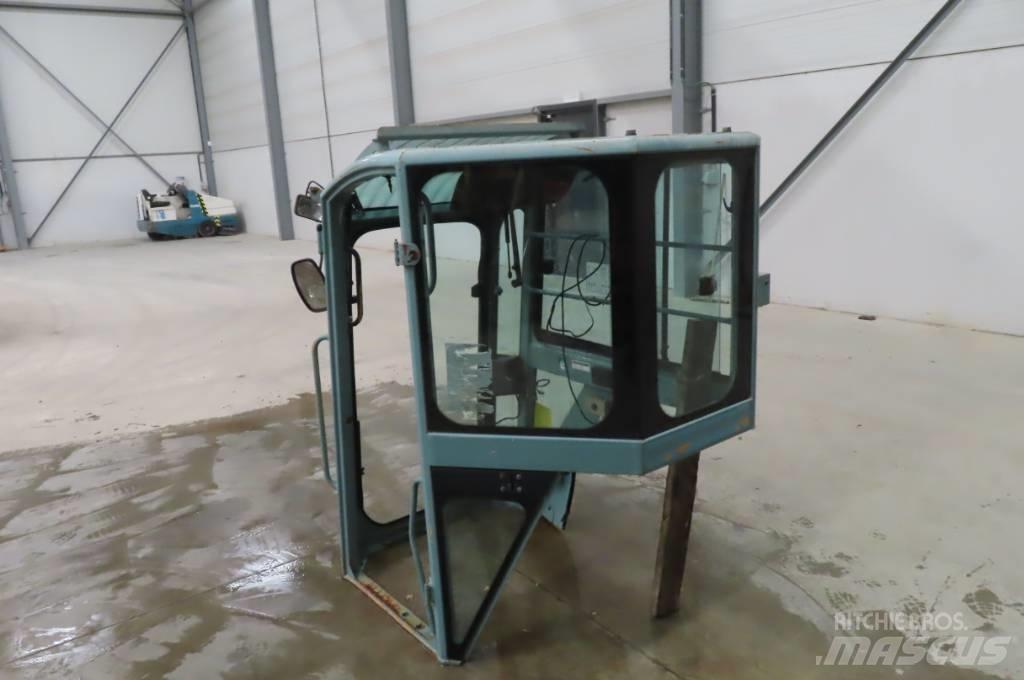 Yanmar Vio 75 Кабина