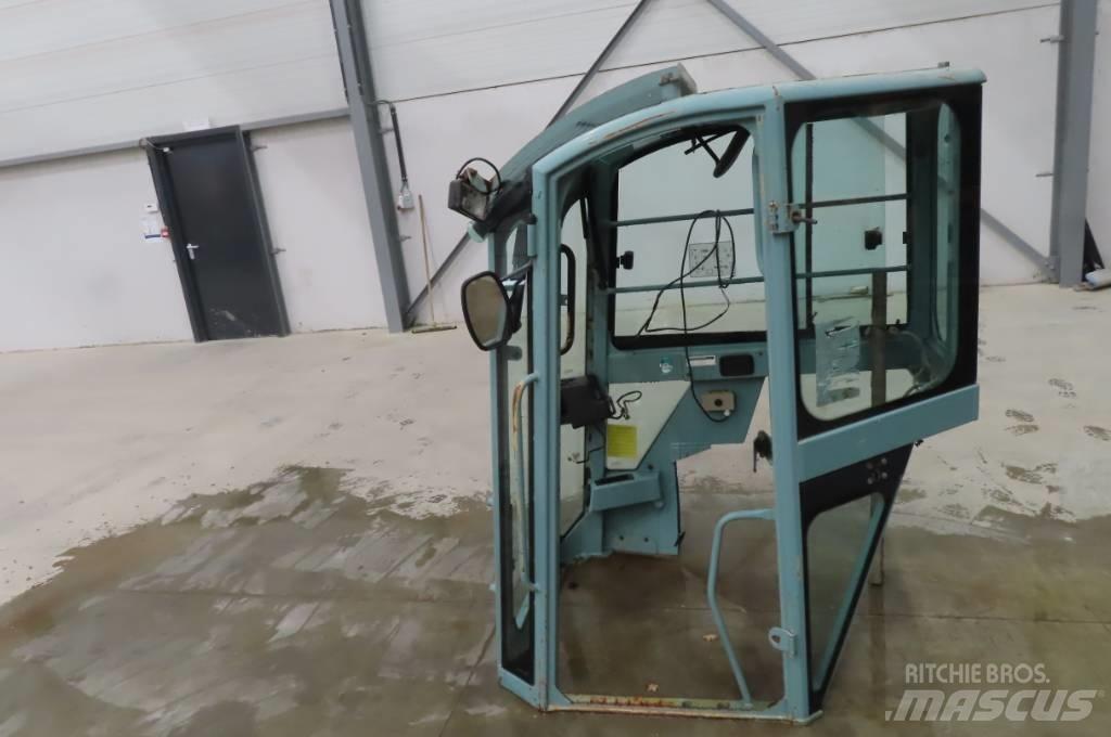 Yanmar Vio 75 Кабина