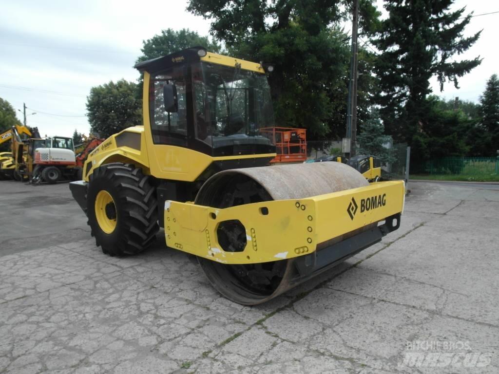 Bomag BW 213 DH-5 Еднобарабанни ролки
