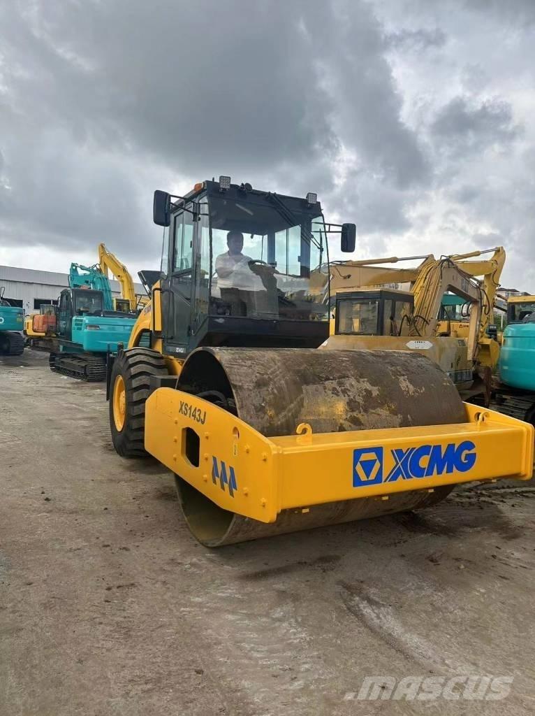 XCMG XS 143 J Еднобарабанни ролки
