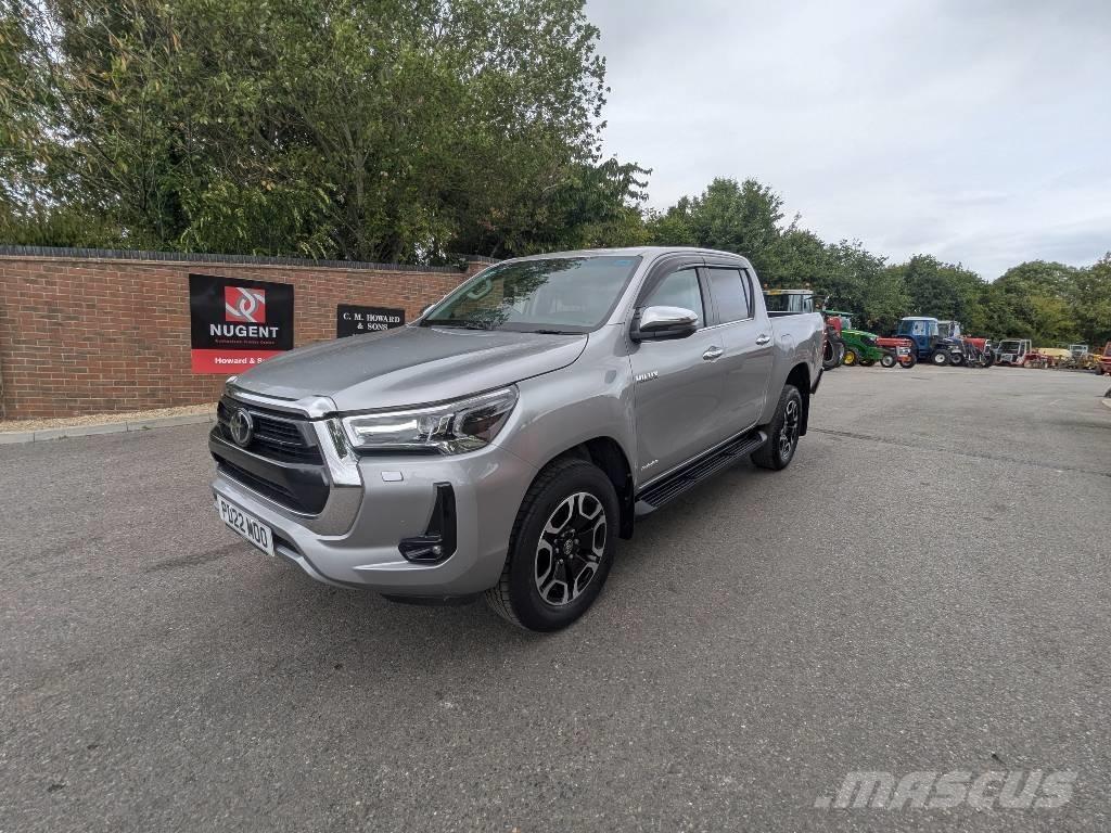 Toyota Hilux Пикапи