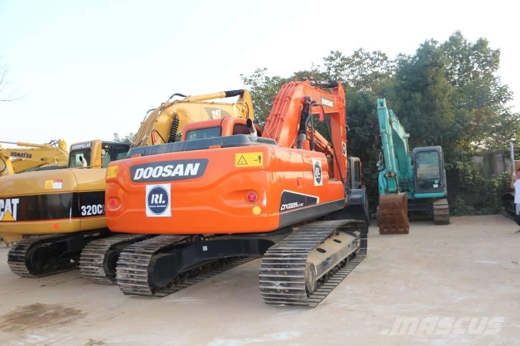 Doosan dx225 Верижен екскаватор