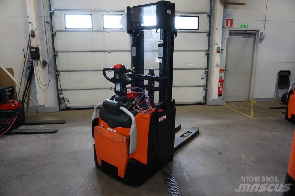 Toyota SPE120L Колички високоповдигачи с теглич