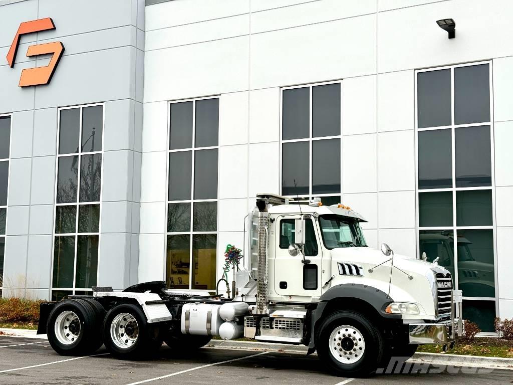 Mack GU813 Влекачи