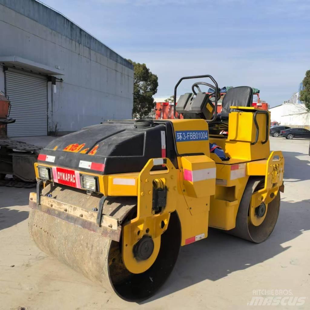 Dynapac CC 142 Двойни барабанни ролки
