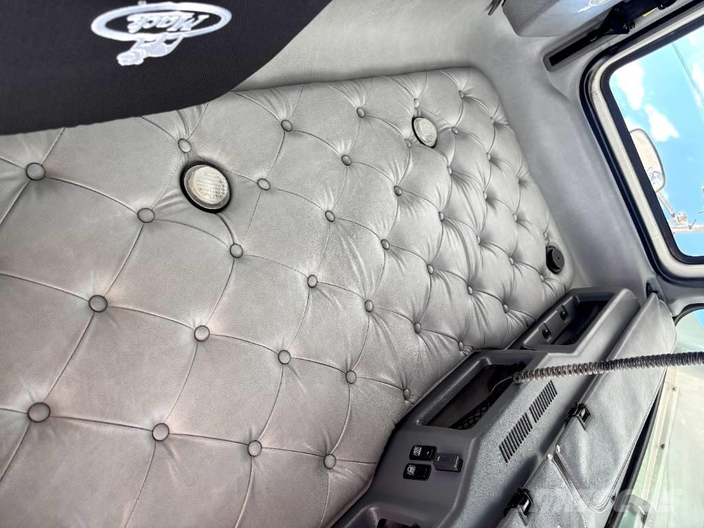 Mack CHU 613 Влекачи