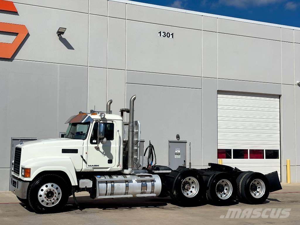 Mack CHU 613 Влекачи