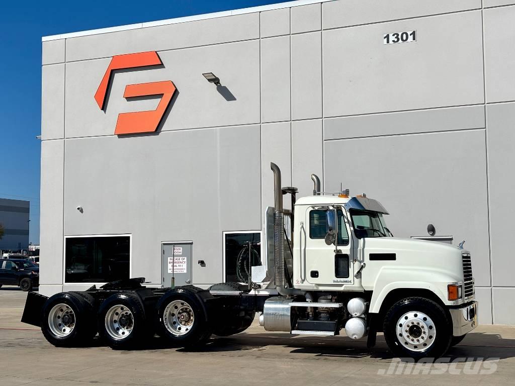 Mack CHU 613 Влекачи