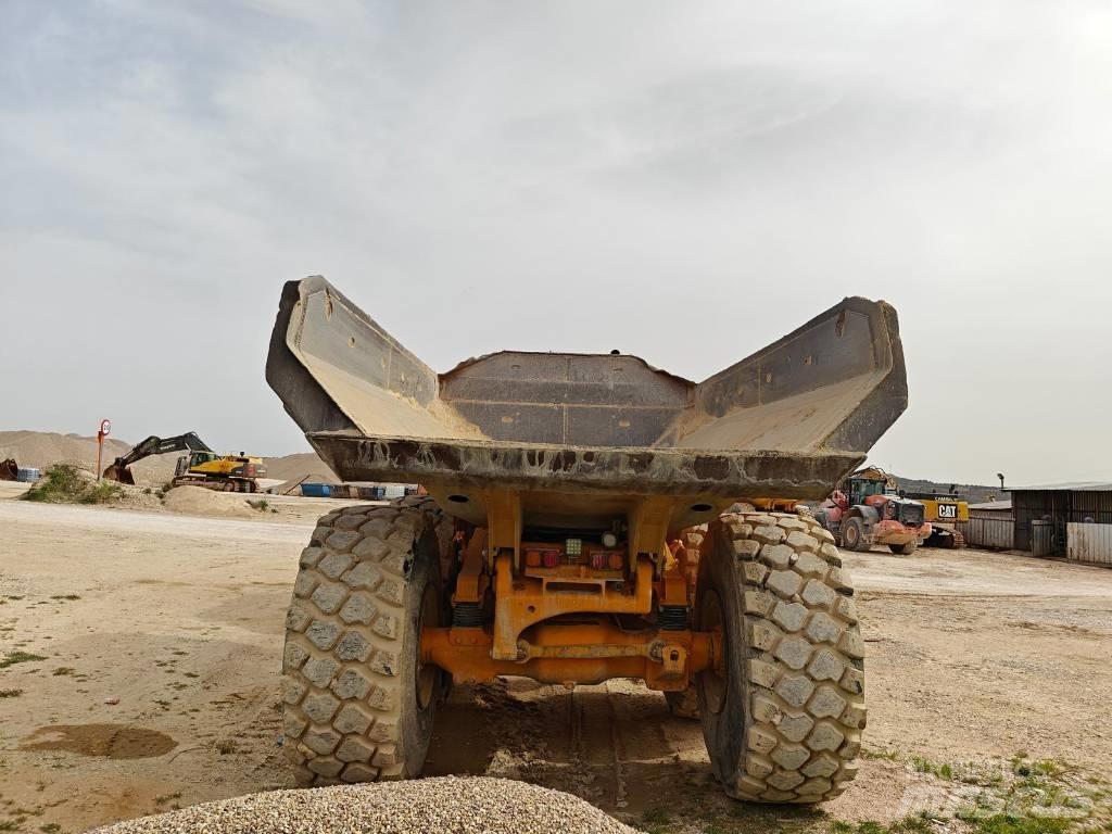 CAT 740B Дъмпери/моторни превозни средства