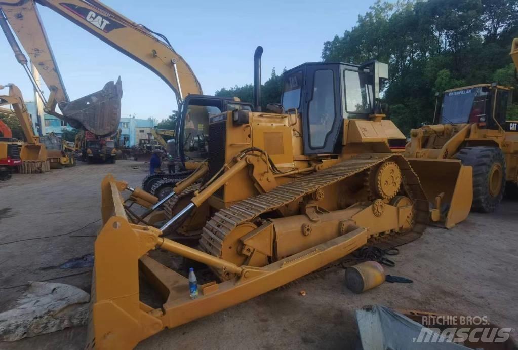 CAT D 6 R Верижни булдозери
