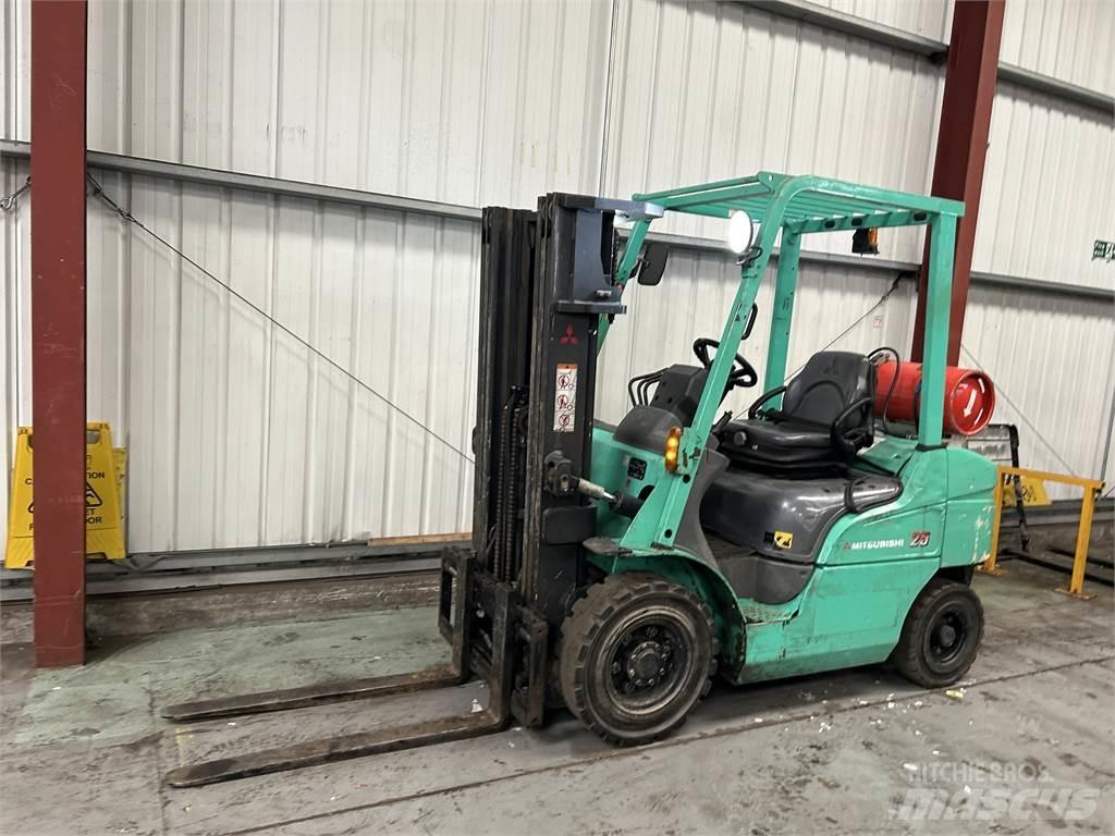Mitsubishi FG25NT Камиони с АГУ