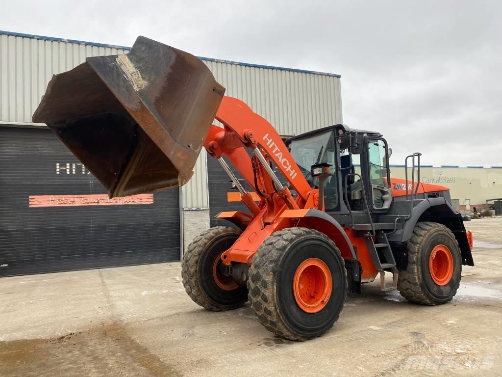 Hitachi ZW 250 Колесни товарачи