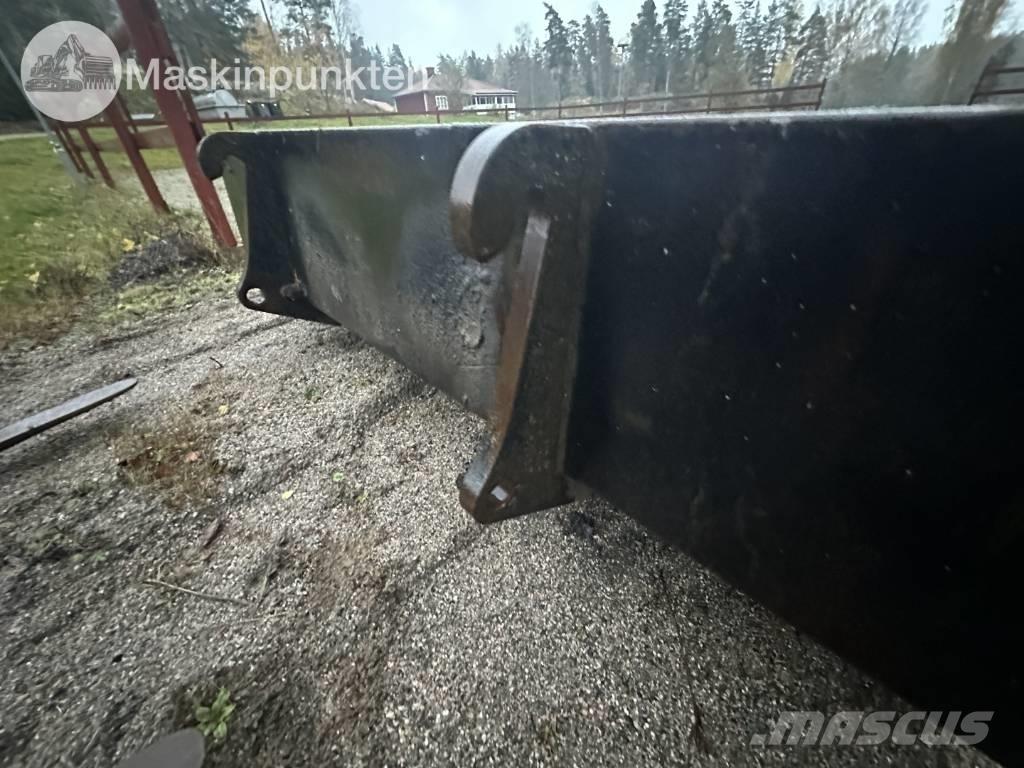 Atlas 65 Колесни товарачи