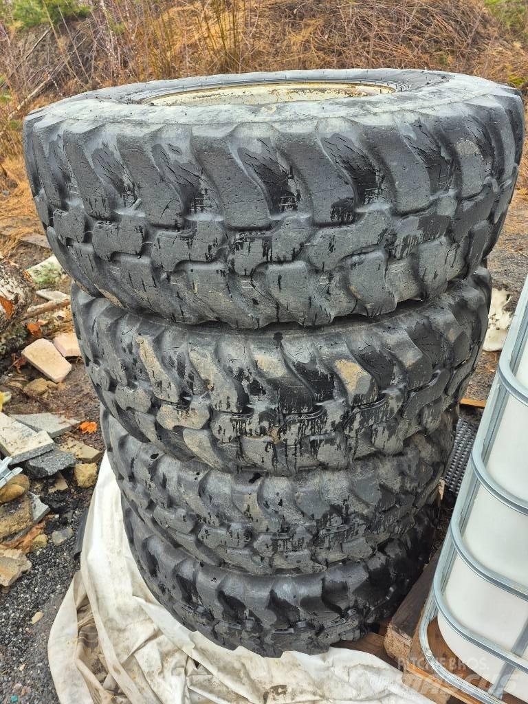 Dunlop 365/80R20 Гуми