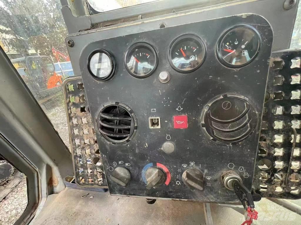 CAT D 6 G Верижни булдозери
