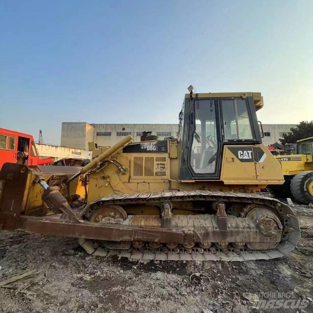CAT D 6 G Верижни булдозери

