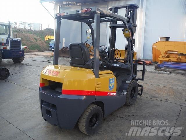 TCM FD25T3 Дизелови камиони