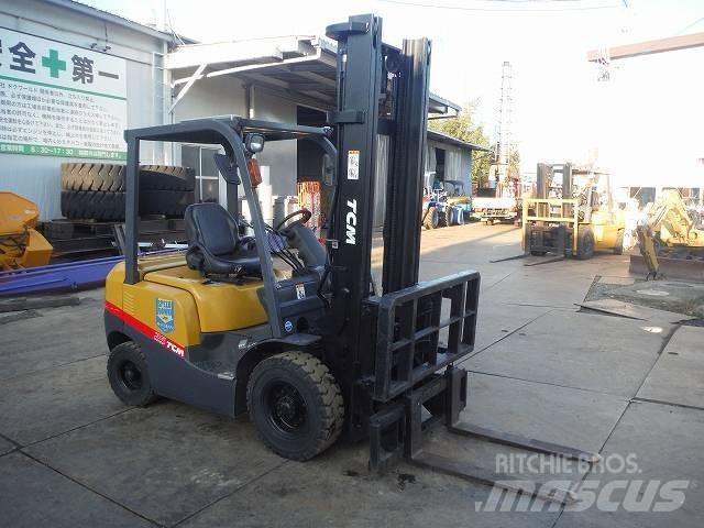 TCM FD25T3 Дизелови камиони