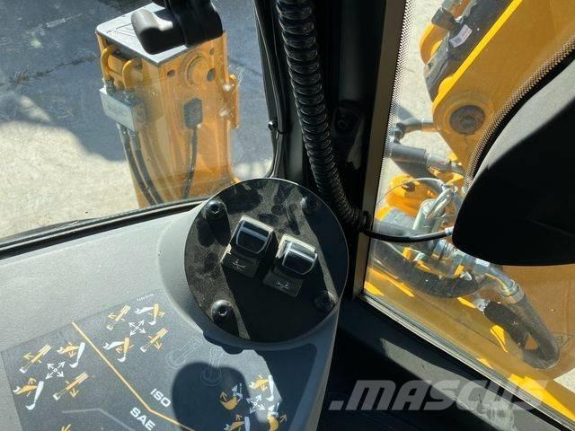 JCB 3CX Plus AEC Товарач със заден ексватор