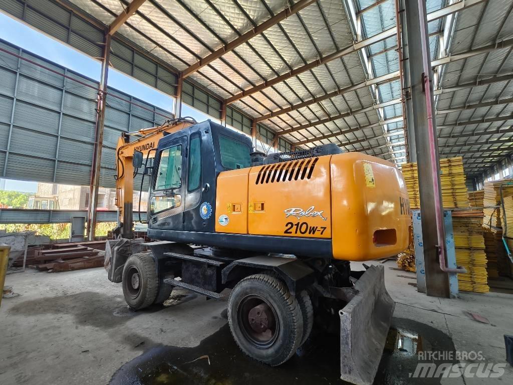 Hyundai R210w-7 Колесни екскаватори
