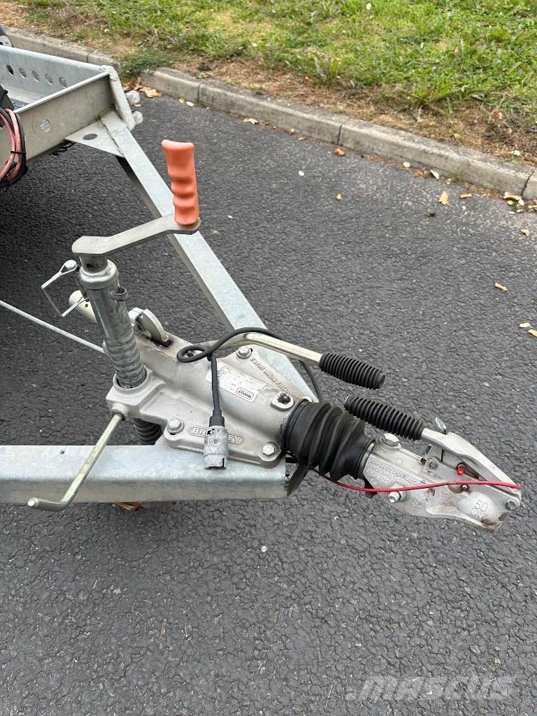  MOTIV TC3000 Леки ремаркета
