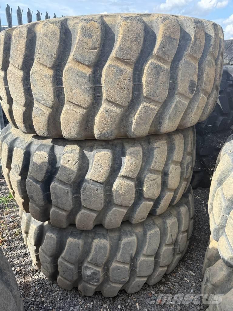 Bridgestone 23.5R25 Гуми