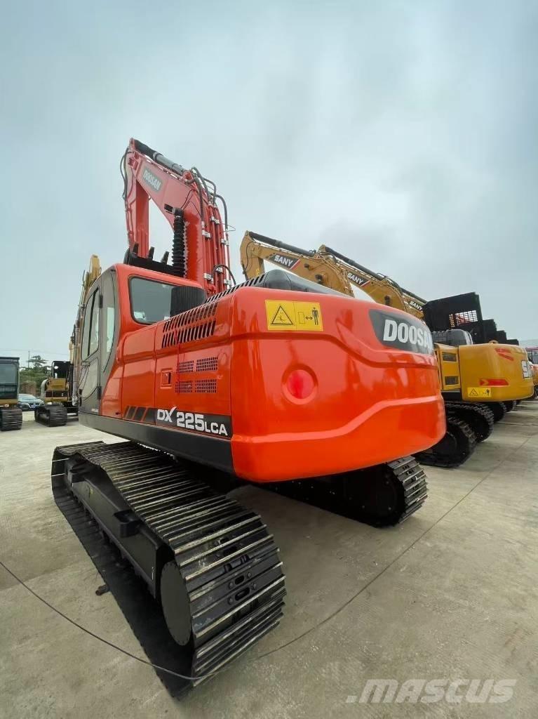 Doosan DX 225 LC Верижен екскаватор