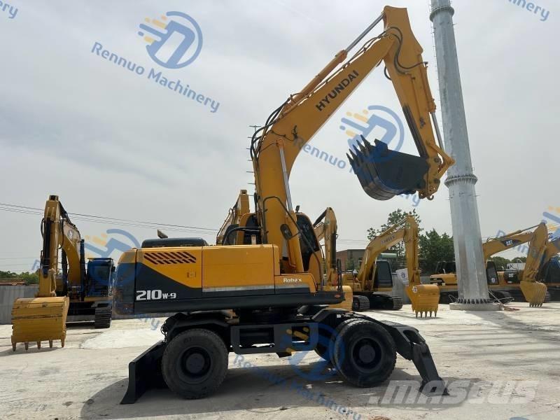 Hyundai R210W-9 Колесни екскаватори