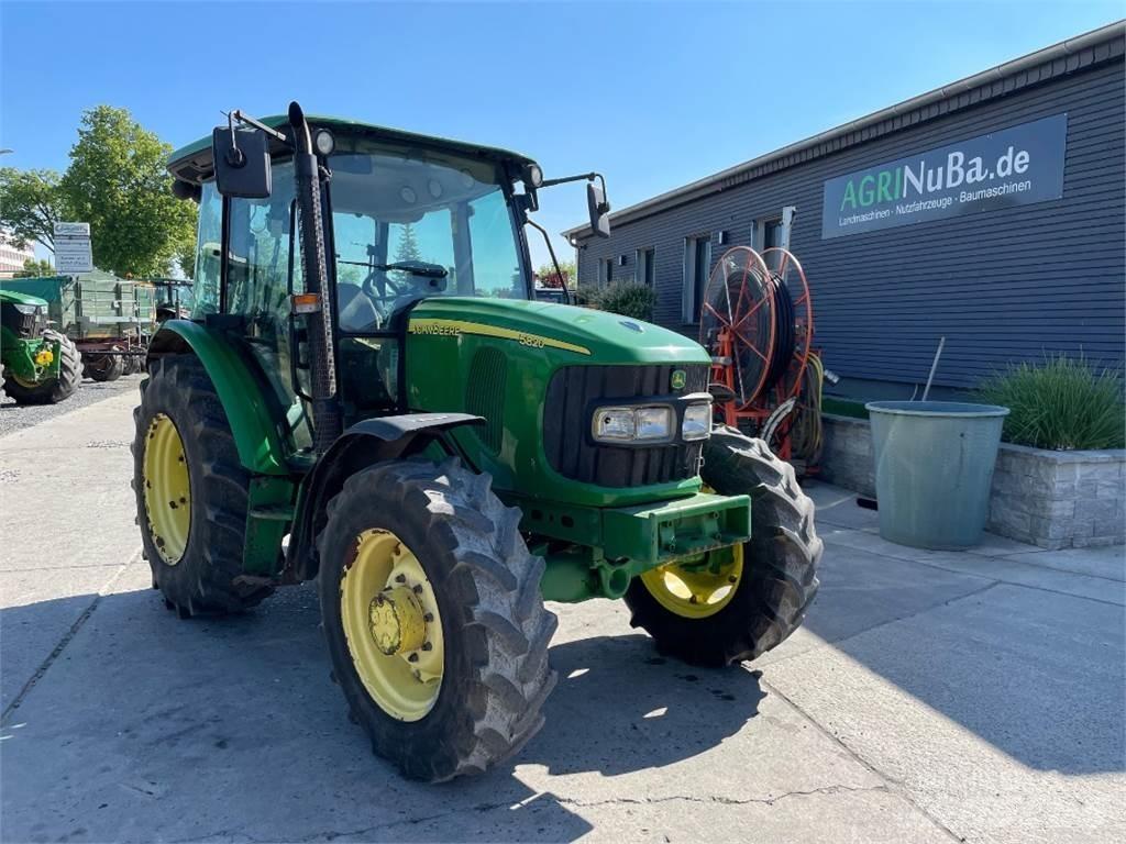 John Deere 5820 Трактори