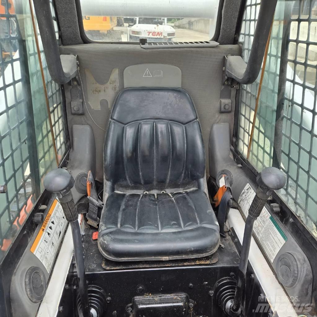 Bobcat S 300 Мини товарачи
