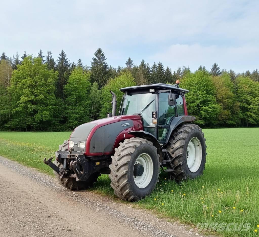 Valtra T 170 Трактори