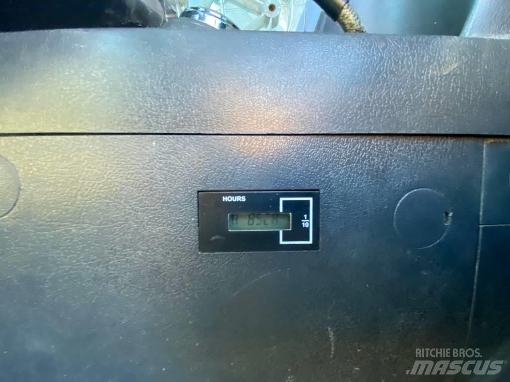 Hyundai HW160 Колесни екскаватори