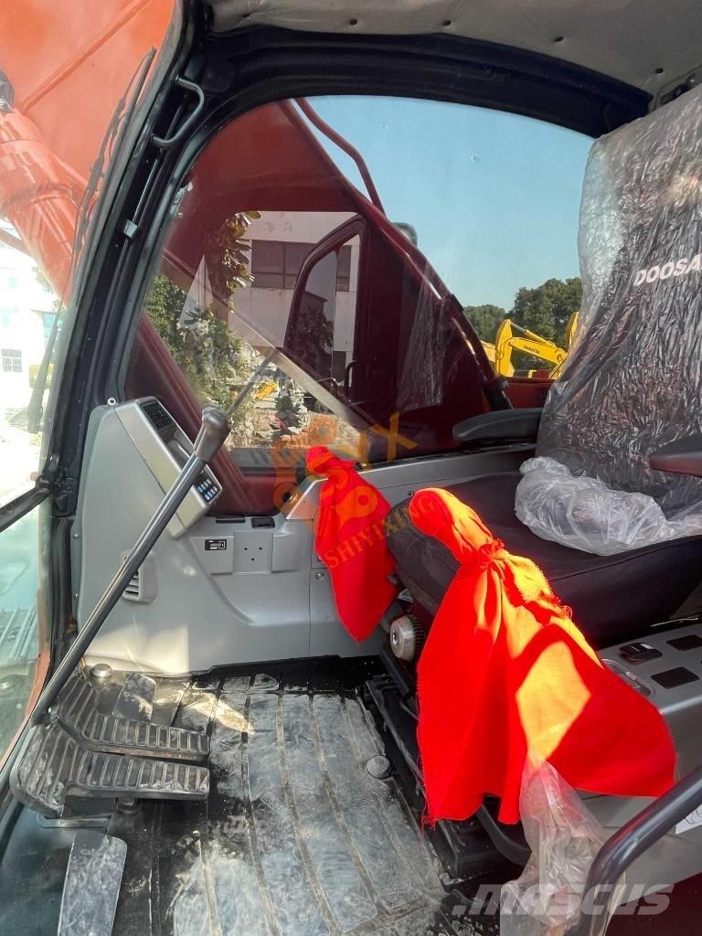 Doosan DX 225 LC Верижен екскаватор