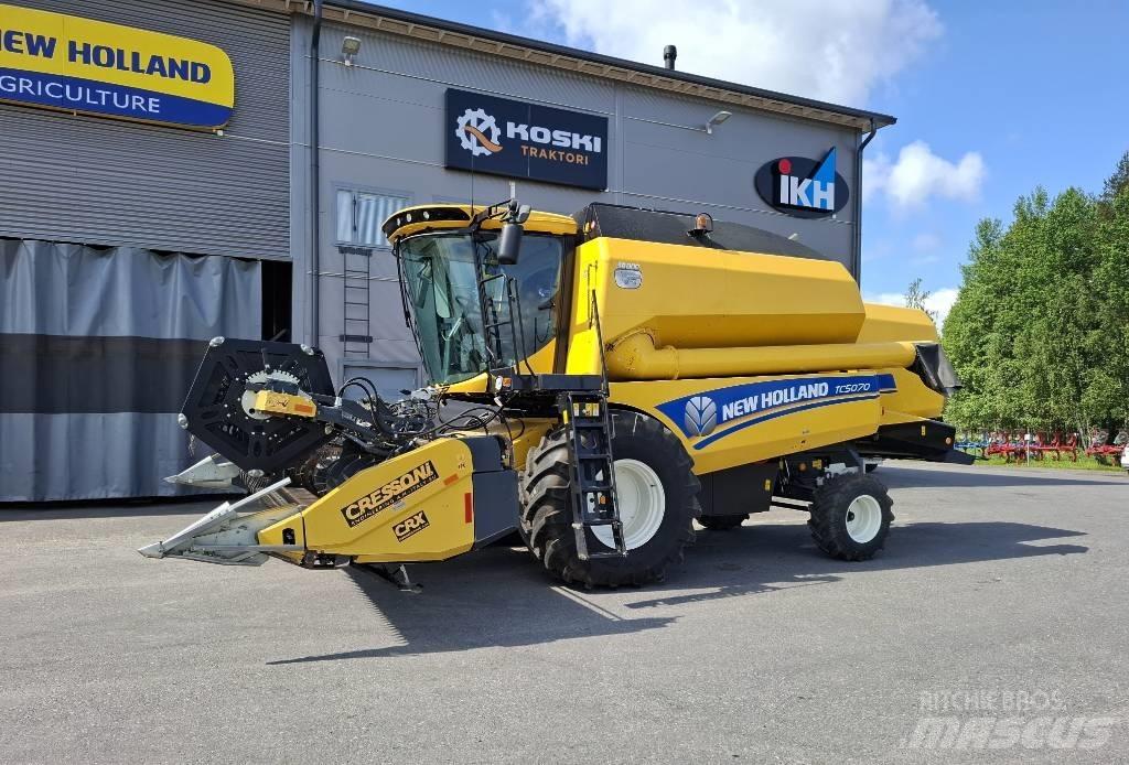 New Holland TC 5070 Комбайни
