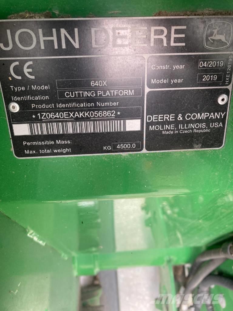 John Deere 640 X Комбайни