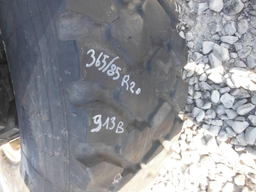 Michelin 365/85R20 Колелета/Гуми