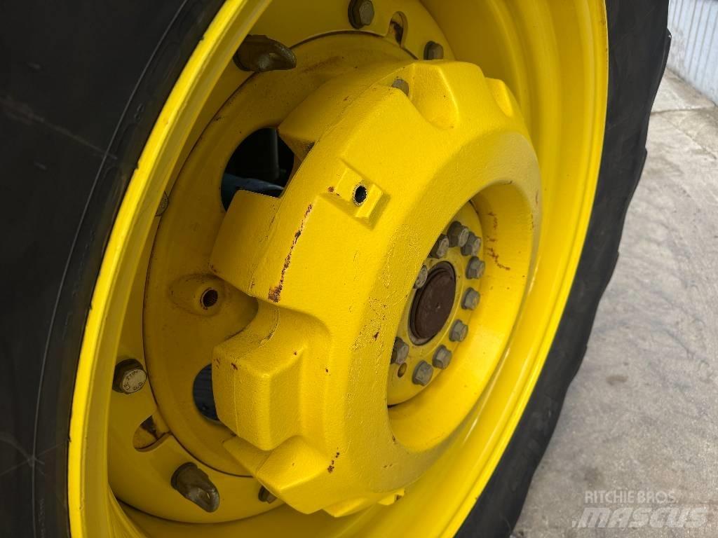 John Deere 8420 Трактори