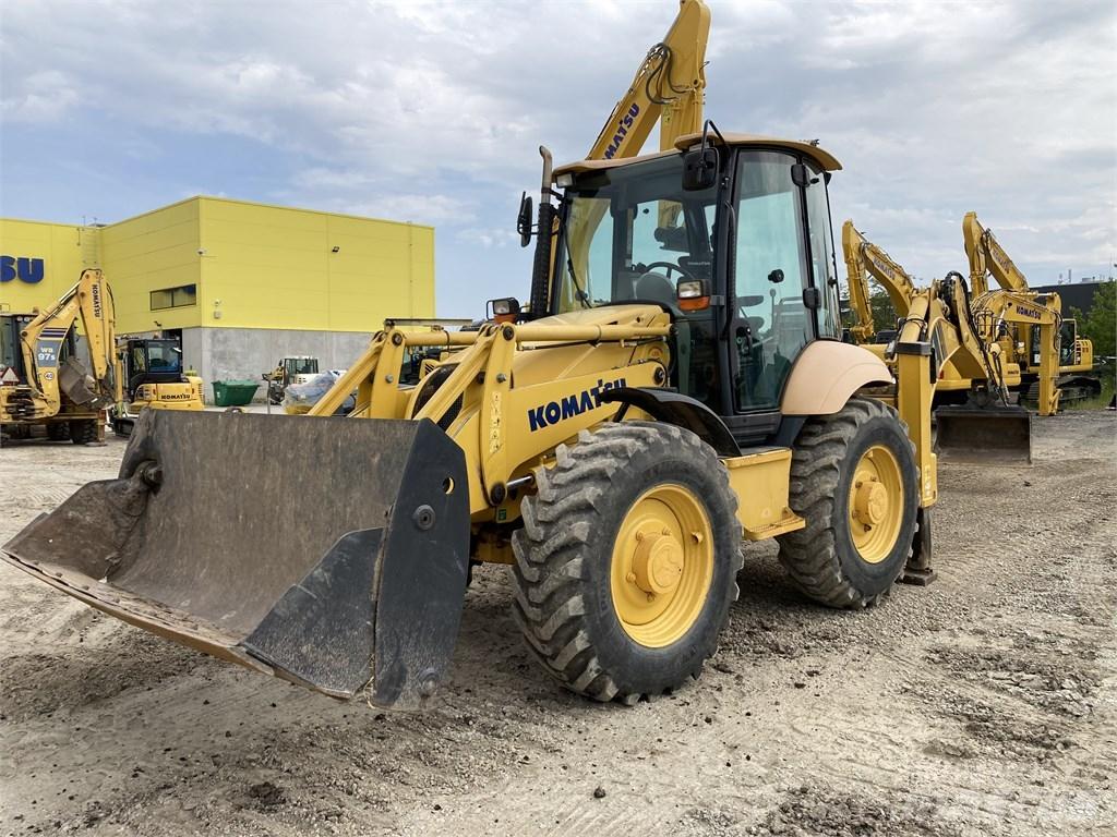 Komatsu WB93S-5E0 Товарач със заден ексватор