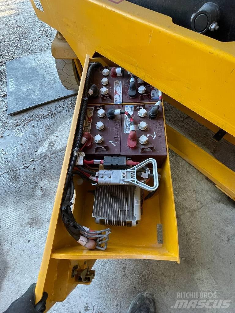 JCB S 2032 E Ножични работни платформи